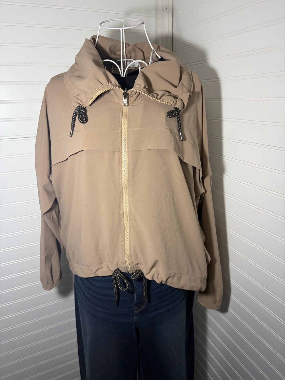 925fit Globetrotter Jacket in Latte - Picture 6 of 12